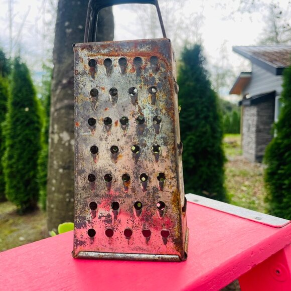 Vintage, Rustic, Farmhouse, Shabby Chic Box Grater- Medium - Picture 3 of 3